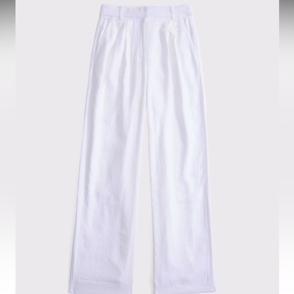 Abercrombie & Fitch - Picture 3 of 6